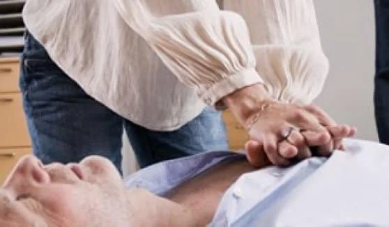 foerstehjaelp-forside Lær at yde førstehjælp
Røde Kors førstehjælpskurser