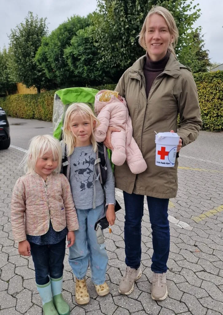 Landsindsamling 2025 16 Emilie Ranberg med pigerne Ingrid (1 mdr.) Margrethe (5 år) og Ellanor (8 år) Landsindsamling 2025 16 Emilie Ranberg med pigerne Ingrid (1 mdr.) Margrethe (5 år) og Ellanor (8 år)